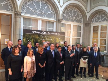 Imagen: Los participantes en la reunión de la FEMP.