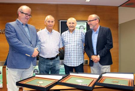 Imagen: De izquierda a derecha: Romance, Manau, Sasot y Mateo en la presentación del concurso de pesca