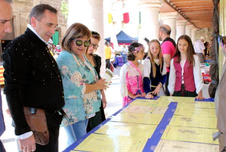 Feria del Renacimiento en Fonz visita al mercado.