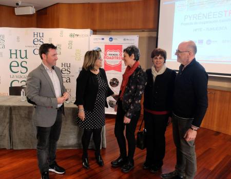 Imagen: Elisa Sancho recibe a la delegación francesa encabezada por Isabelle Peliéu