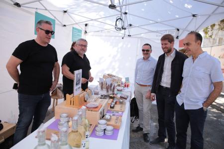 Imagen: Salas, Iglesias y Sancho han visitado los puestos agroalimentarios