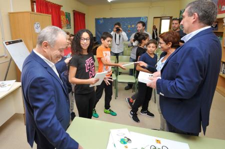 Entrega de las agendas escolares en Fonz