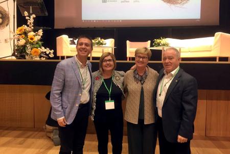 Imagen: Miguel Gracia con Isaura Leal, Rosario Cordero y Santiago Cabañero en el Congreso de Palencia