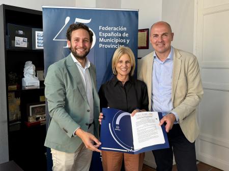 Claver y Giménez entregan en la FEMP la Declaración de Boltaña, hoja de ruta para el futuro del medio rural