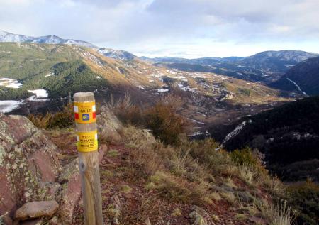 Imagen: Señalítica que indica el paso del nuevo sendero por la Ribagorza. PRAMES