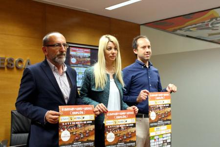 Imagen: Mateo, Solans y Fontán con el cartel del campeonato