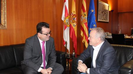 Imagen: Miguel Gracia con el presidente de la FAMCP