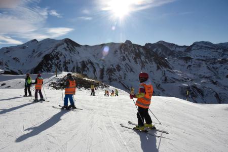 Inicio campaña de esquí.Escolares paisaje. F. J. Blasco