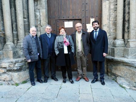 Imagen: Miguel Gracia, junto a los galardonados y el alcalde de Aínsa.
