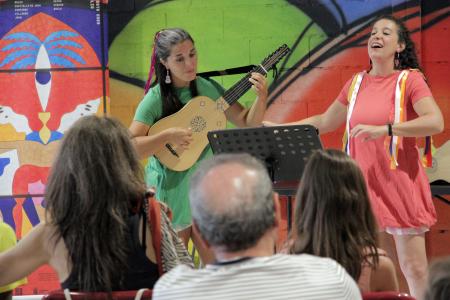 Taller y toda una puesta en escena para construir y hablar de la vihuela