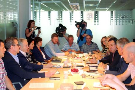 Imagen: Primera reunión en torno a la gestión de Monrrebei