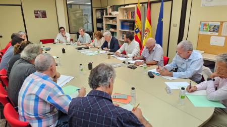 Gobierno de Aragón, DPH, alcaldes y sector turístico acuerdan un calendario para los cortes de la A-132