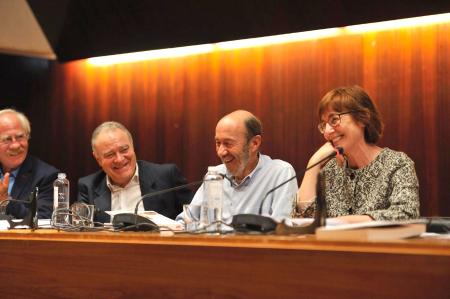 Imagen: Alfredo Pérez Rubalcaba, durante una visita a DPH