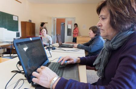 Imagen: Cinco nuevos cursos sobre tecnología para mayores llegan este mes a la...