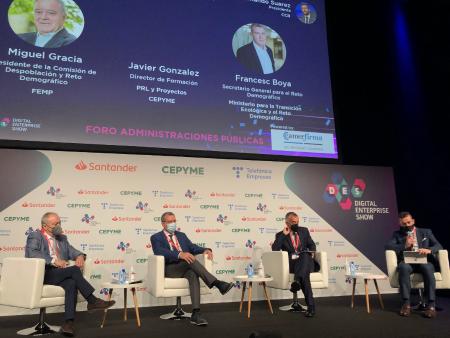 Imagen: La mesa redonda de esta mañana en IFEMA en la que ha participado el presidente de la DPH, Miguel Gracia