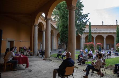 Imagen: Acto de presentación libro sobre Artiga- Patio del Museo de Huesca con aforo limitado- Fotografía Álvaro Calvo