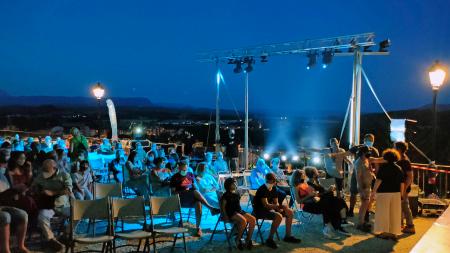Imagen: Imagen del público en la actuación inaugural del 2º Festival SoNna Huesca que tuvo lugar en Graus