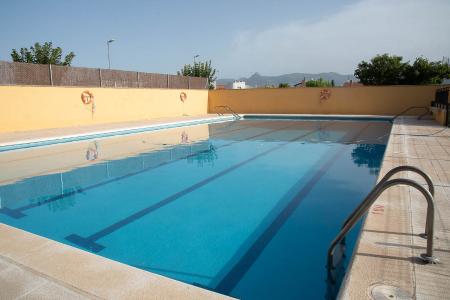 Imagen Pista polideportiva y piscina