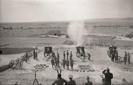 La exposición Skogler. Ángel Cortes. El visor falangista de la Guerra...