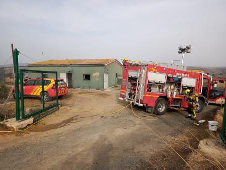 Imagen: Incendio el pasado febrero en una caseta agrícola originado en la chimenea