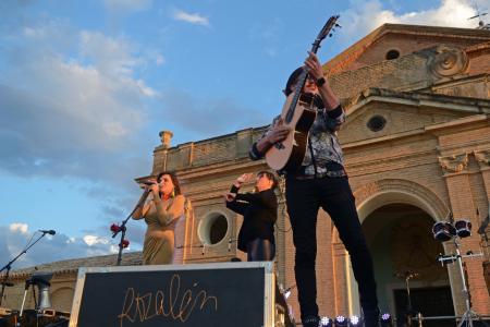 Imagen: Rozalén en la Cartuja de Nuestra Señora de las Fuentes en la segunda edición del Festival SoNna Huesca- FOTOGRAFÍA SERGIO SÁNCHEZ