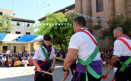 Fiestas de Sariñena, actuación de los danzantes