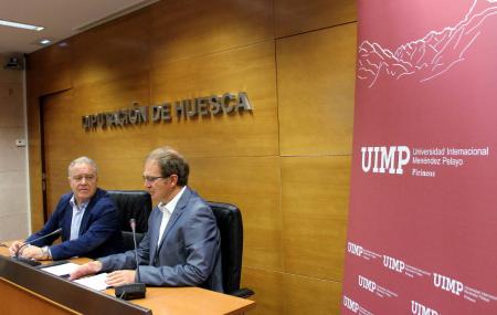 Imagen: Gracia y Serreta han presentado la oferta formativa de la UIMP
