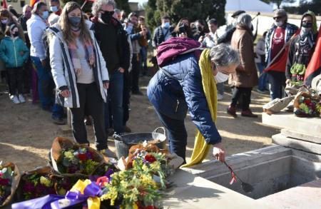 Imagen: Acto de homenaje a los 26 asesinados de Angüés en la Guerra Civil. Firma foto: VERÓNICA LACASA