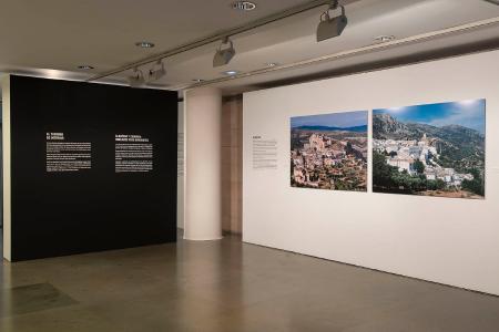 Concluye la exposición ‘Alquézar y Zuheros. Miradas en la distancia’ en...