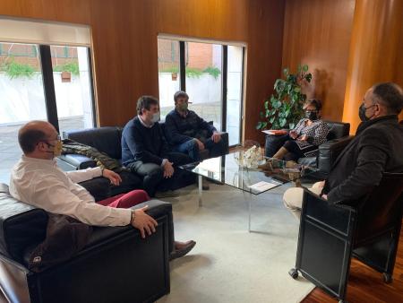 Imagen: Reunión de la Vicepresidenta de la DPH, Elisa Sancho, y el diputado, Joaquín Monesma, con los alcaldes de Alerre, Banastás y Chimillas