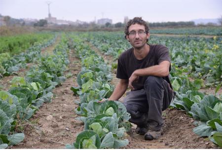 Imagen: Nico Abadías es agricultor ecológico desde Sariñena