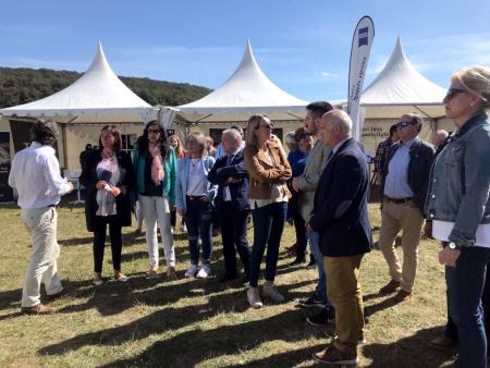 Imagen: Miguel Gracia, en la visita con representantes de la junta, diputación palentina y municipales