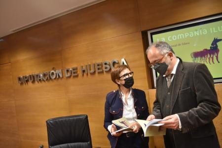 Imagen: Maribel de Pablo y Grassa Toro en la presentación segunda edición de La Compañía Ilustrada- FOTO VERÓNICA LACASA