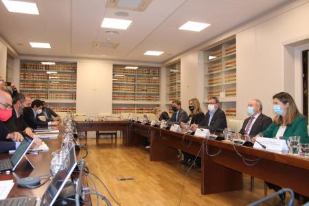 Imagen: Reunión representantes de Huesca, Lérida y Arán y el secretario general Infraestructuras. DPH
