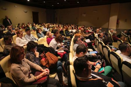 Imagen: Publico asistente en el Aula Magna de la UNED