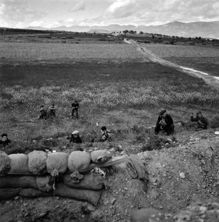 Kati Horna. Milicianos de la División Ascaso en el frente de Aragón, 1937. Archivo fotográfico OPE-CNT/FAI, IISC