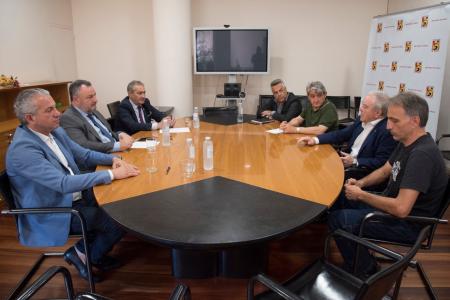 Imagen: Reunión de los presidentes de las Diputaciones de León y Huesca para...