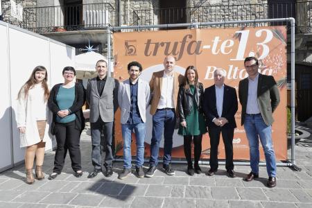 Imagen: Trufa-te 13 llena la plaza Mayor de Boltaña