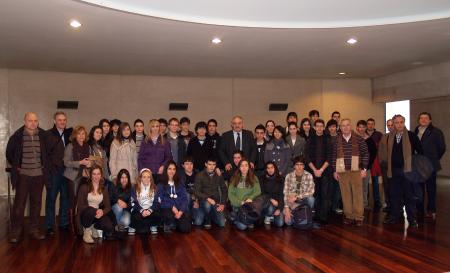 Imagen: Recepción en la DPH a los participantes de la Olimpiada Científica Europea