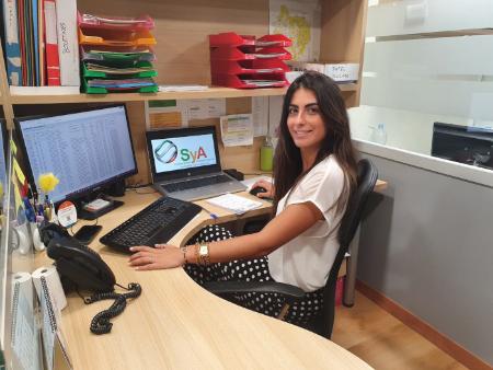 Imagen: María Laplana realiza sus prácticas en SyA Instalaciones SL en Benabarre