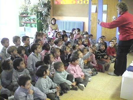 Imagen: El Aula de Naturaleza de la Diputación cuenta a los escolares cómo es el...