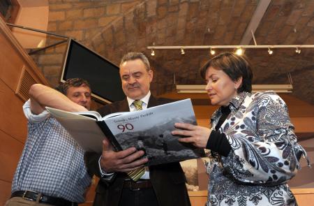 Imagen: Elisa Sanjuán presenta el libro &quot;Ordesa y Monte Perdido, un Parque...